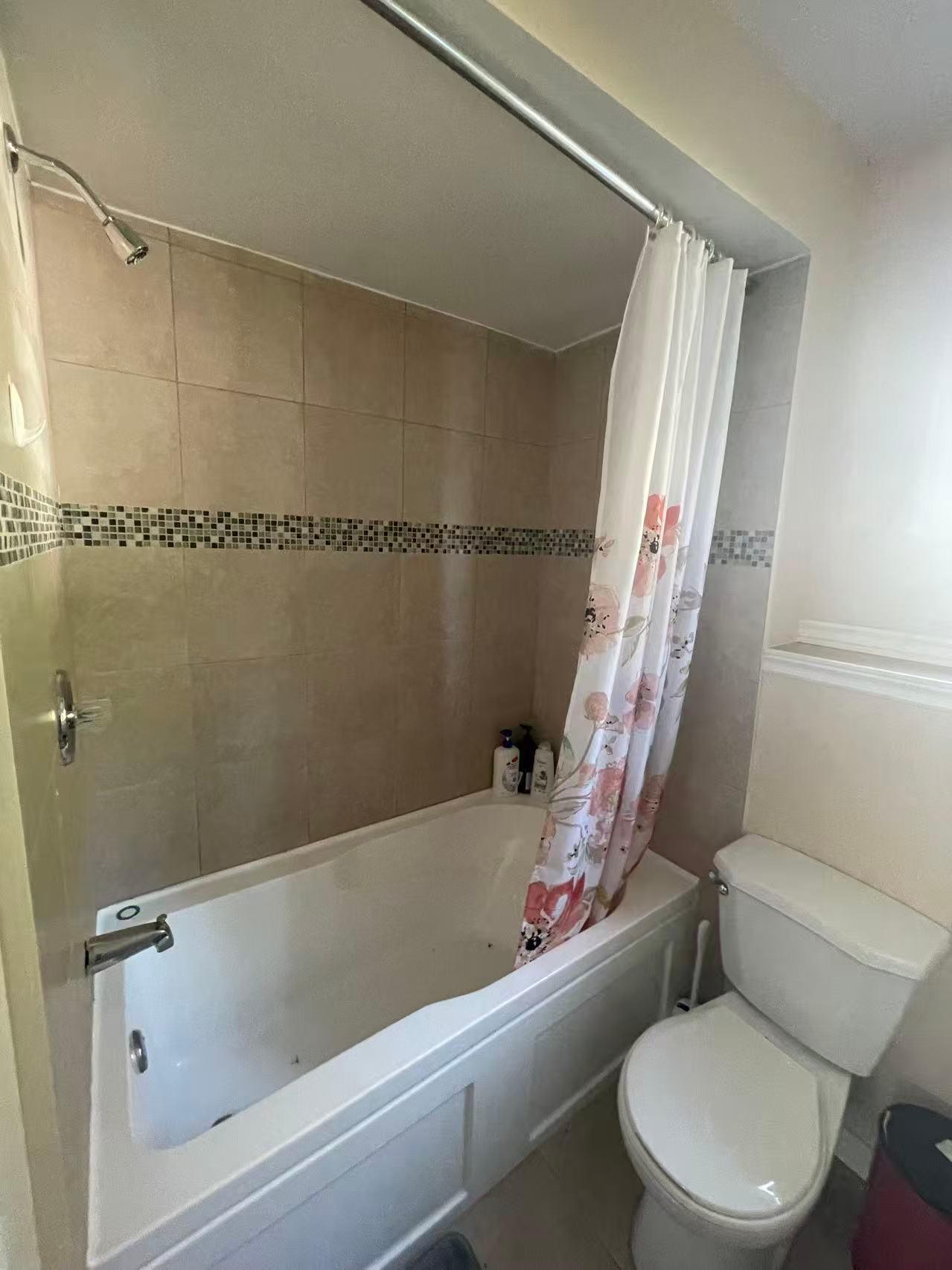 萨斯卡通四卧两卫学区好房出租 - 10