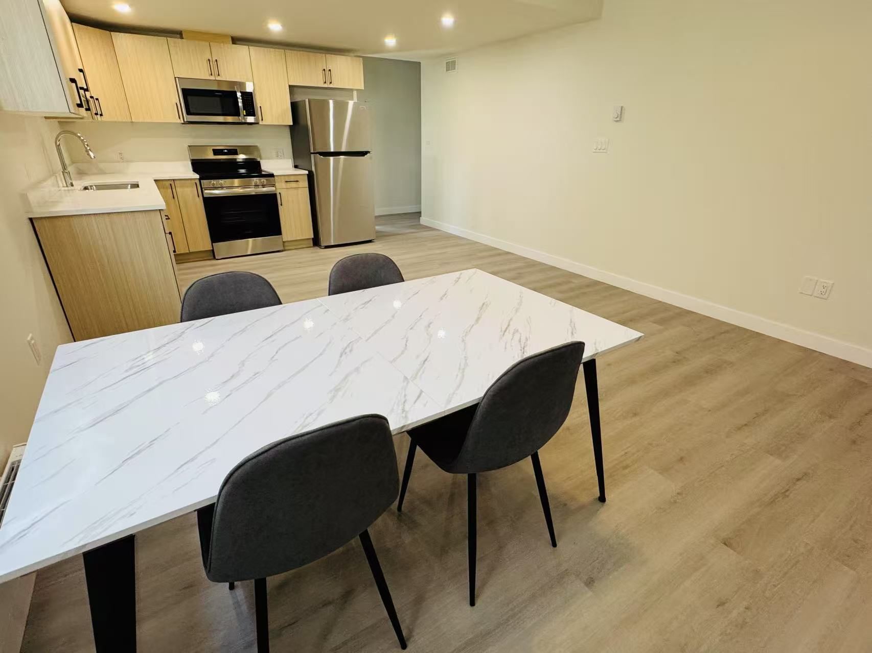 Rosewood全新两室一厅一卫半地下室出租 - 6