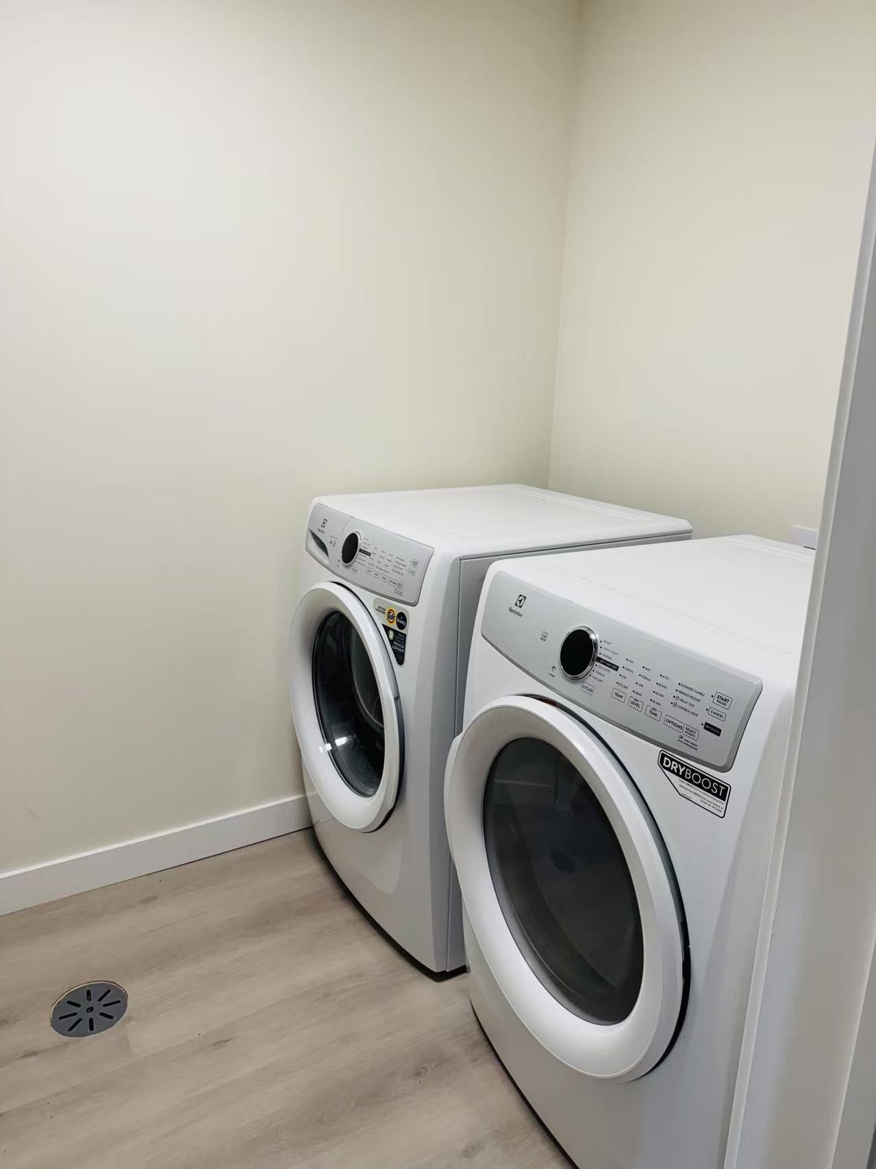 Rosewood全新两室一厅一卫半地下室出租 - 9