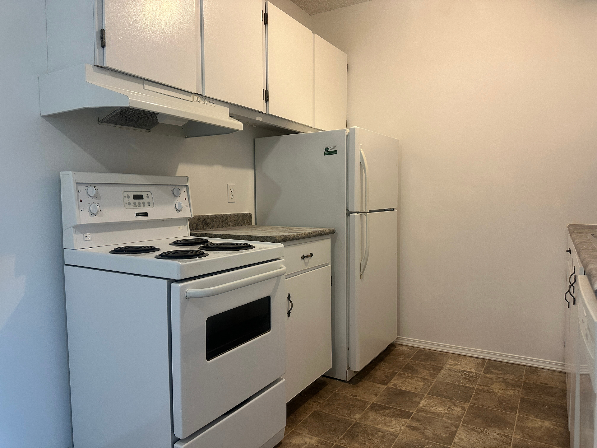 411 Tait Court #304｜望湖景观一房公寓出售！——林与唐地产 - 6