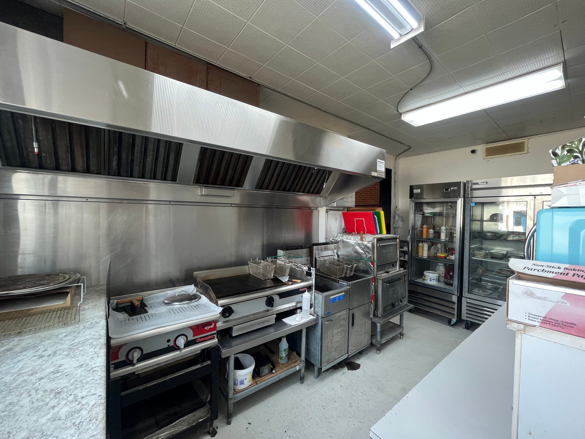 萨省小镇酒吧出售，外卖酒牌+老虎机+自住空间——林与唐地产 - 3