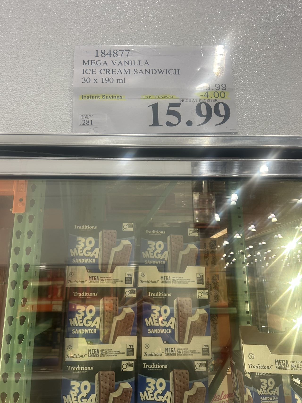 一般长周末或假期前Costco的打折产品会很多 - 11