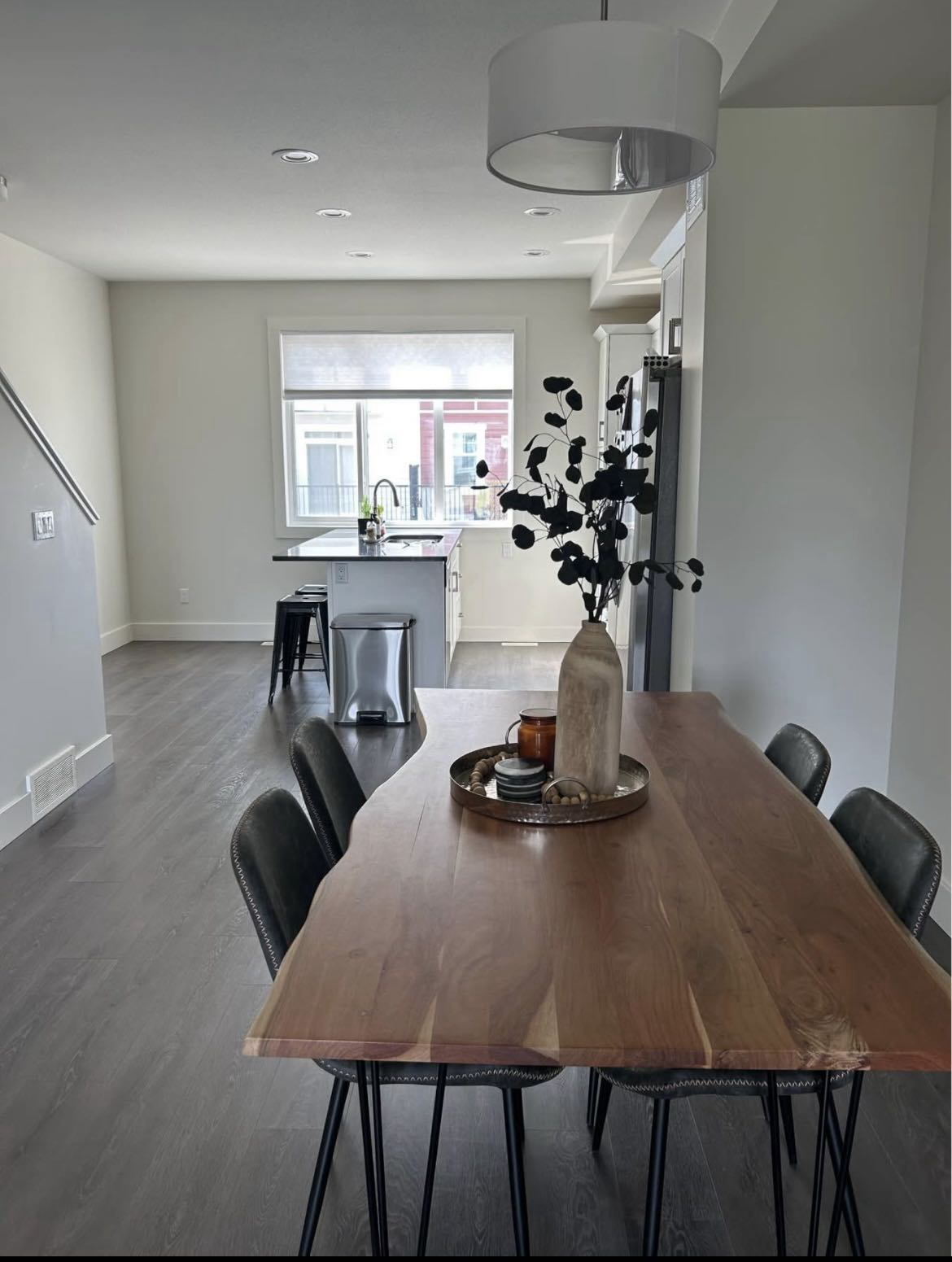 包水电气网和家具的Townhouse7-8月短租