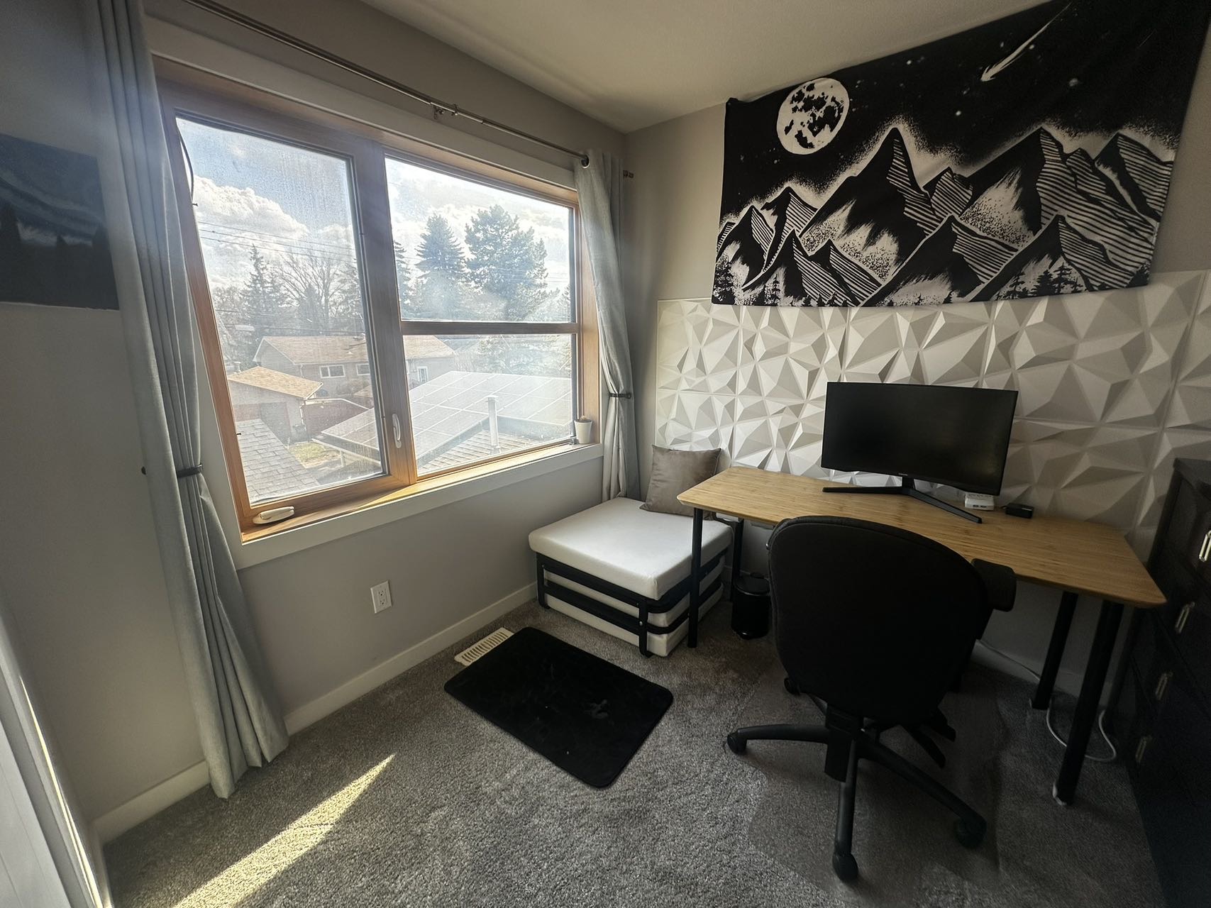 近Calgary Trial & Whyte Ave 两屋出租 - 2