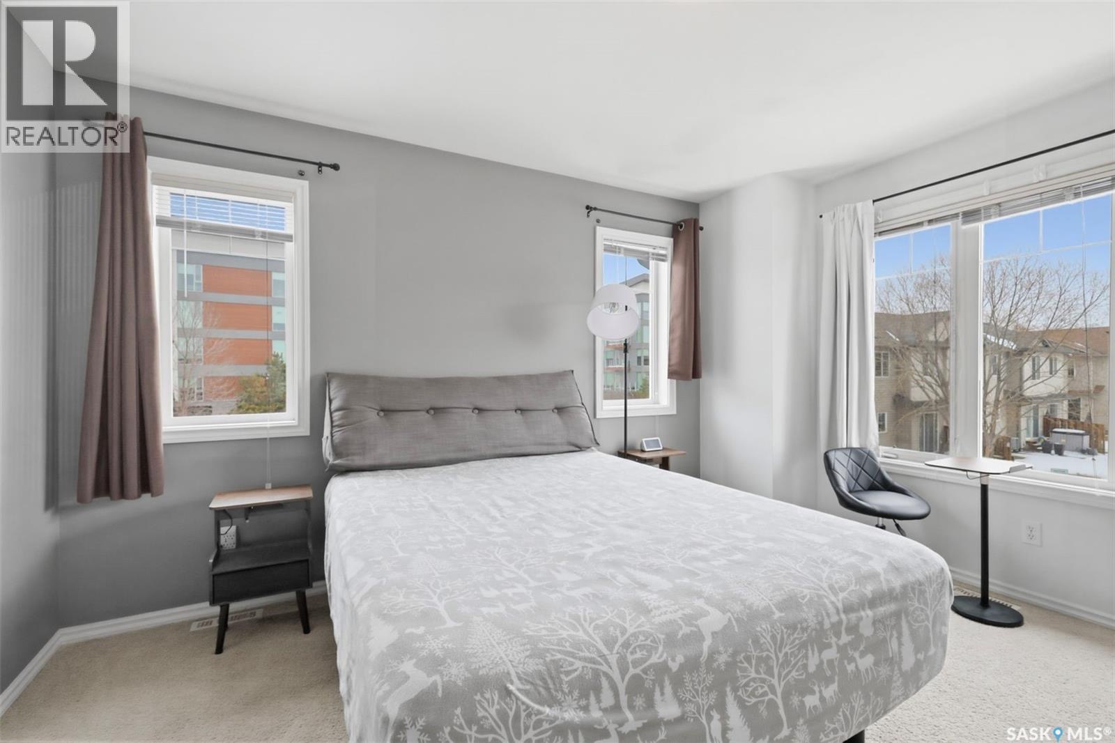 Lakewood小区3房边户联排出售！3 - 8