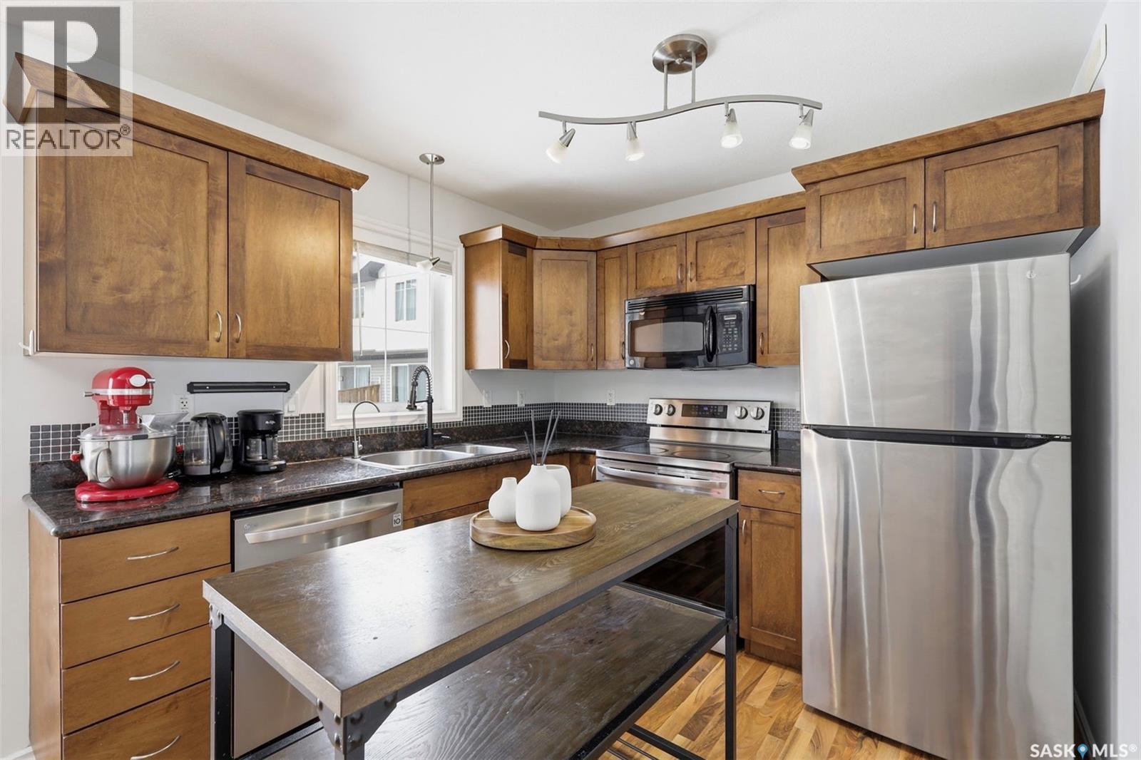 Lakewood小区3房边户联排出售！3 - 7