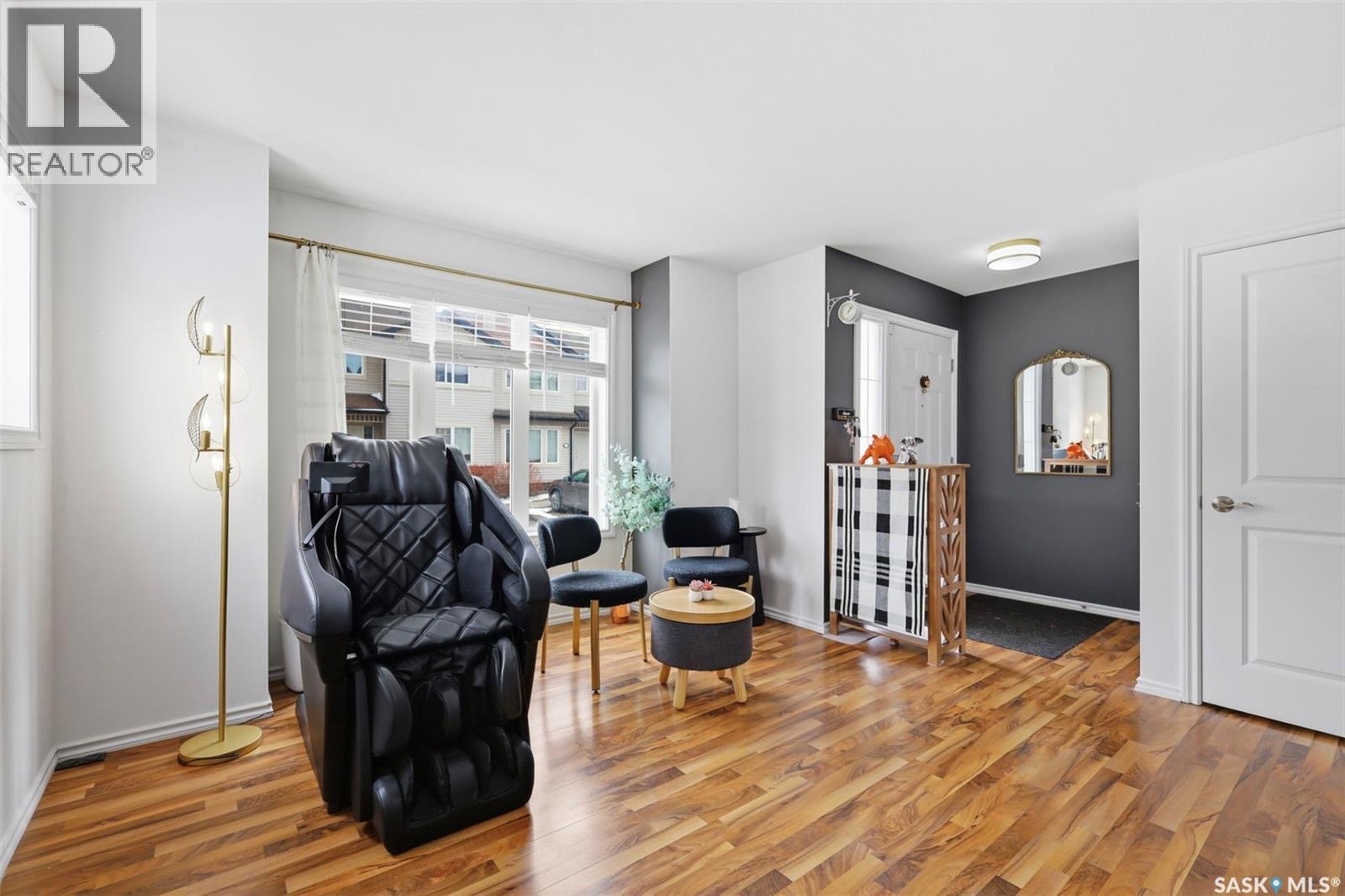 Lakewood小区3房边户联排出售！3 - 5