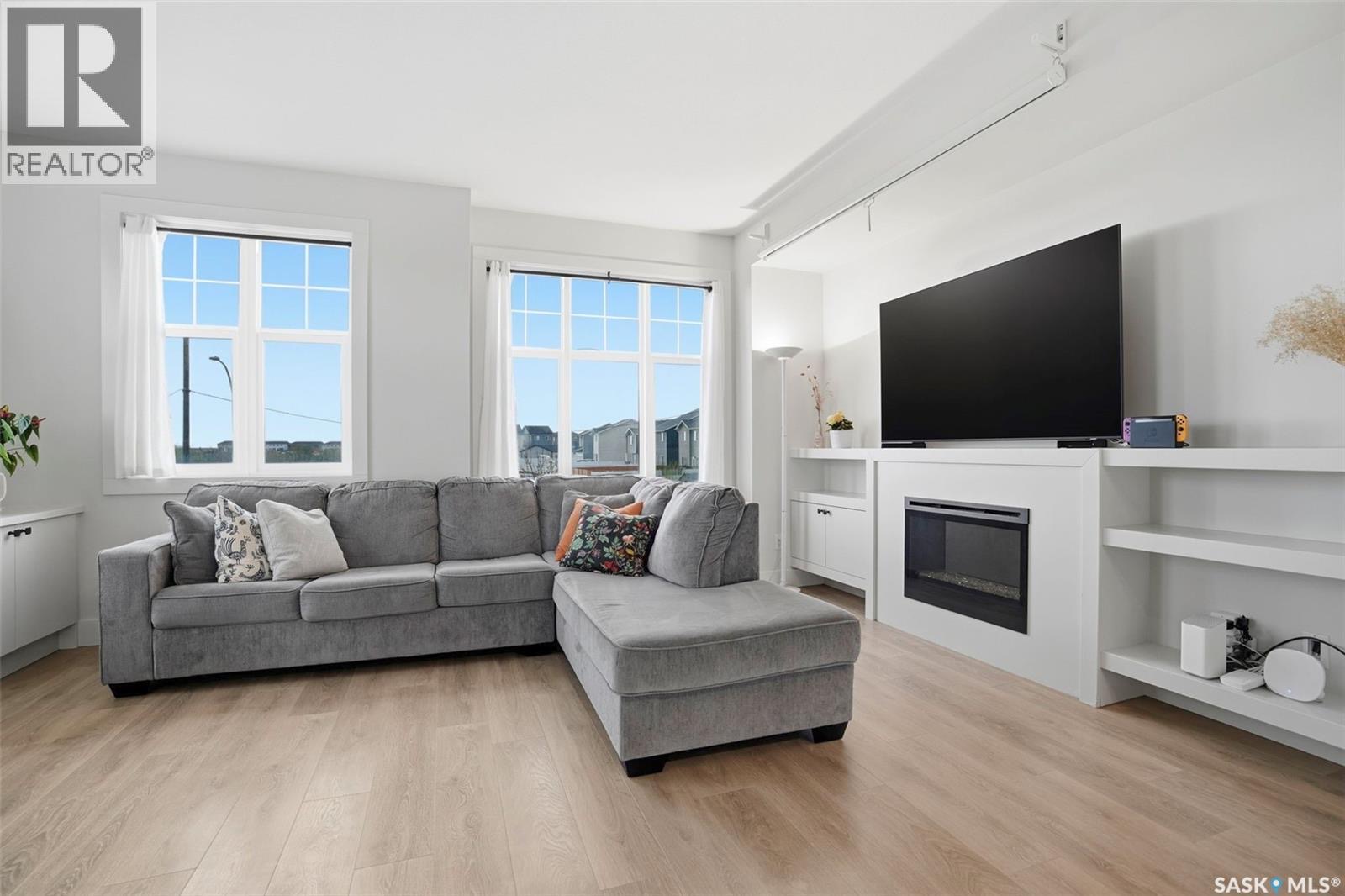 Public Open House公众开放看房 737 Meadow - 13