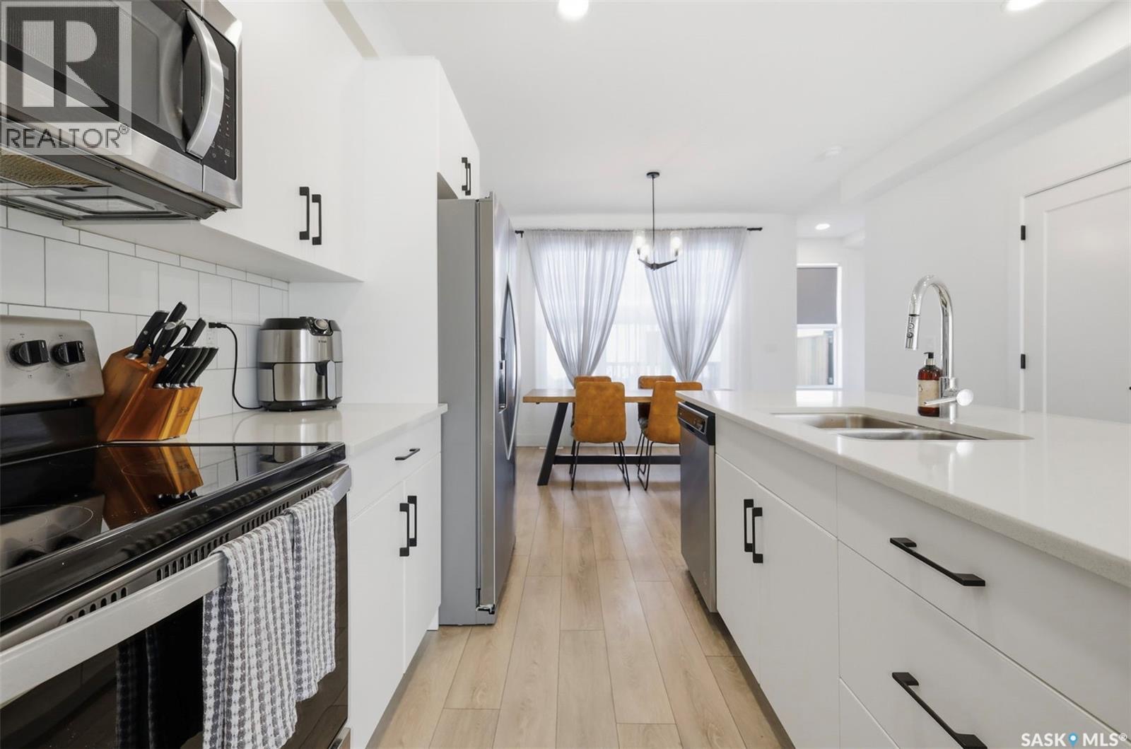 🏡 165 Rosewood Blvd E 精致联排别墅 约14 - 10
