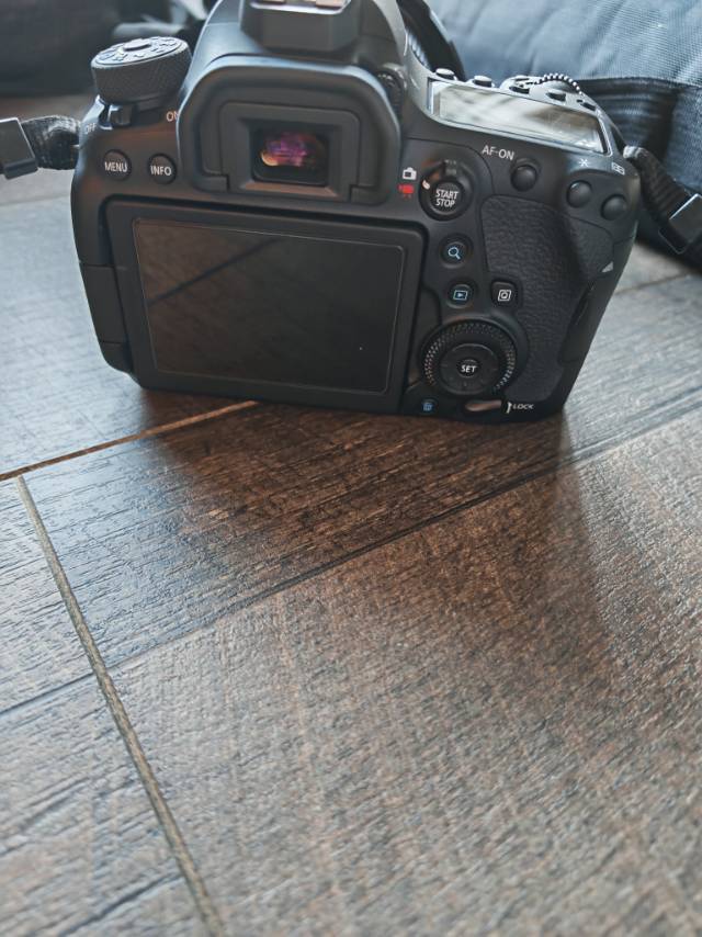 Canon EOS 6D Mark II  - 4