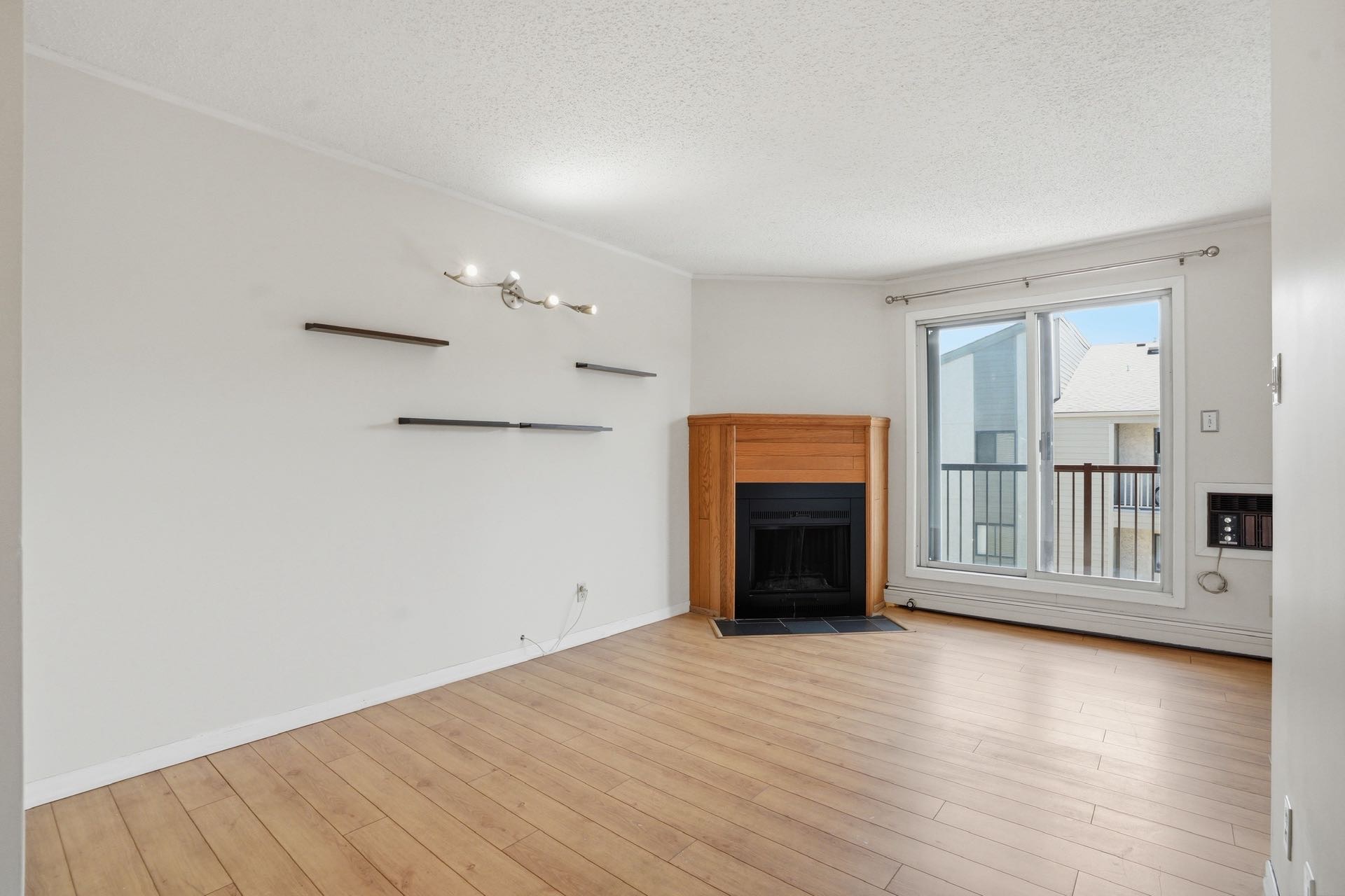 八街顶楼公寓出售——4040 8th St.E#316B——林 - 5