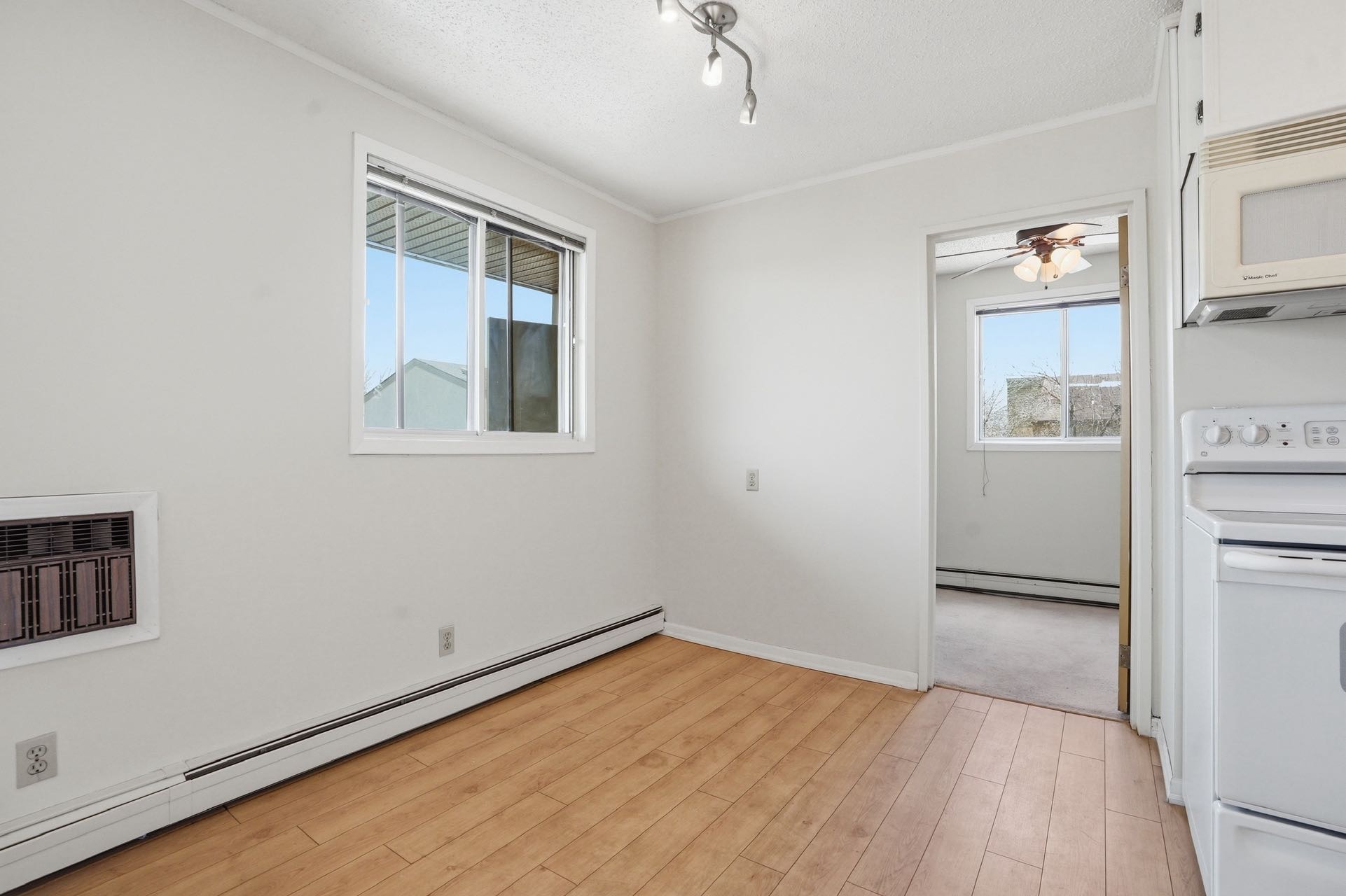 八街顶楼公寓出售——4040 8th St.E#316B——林 - 6