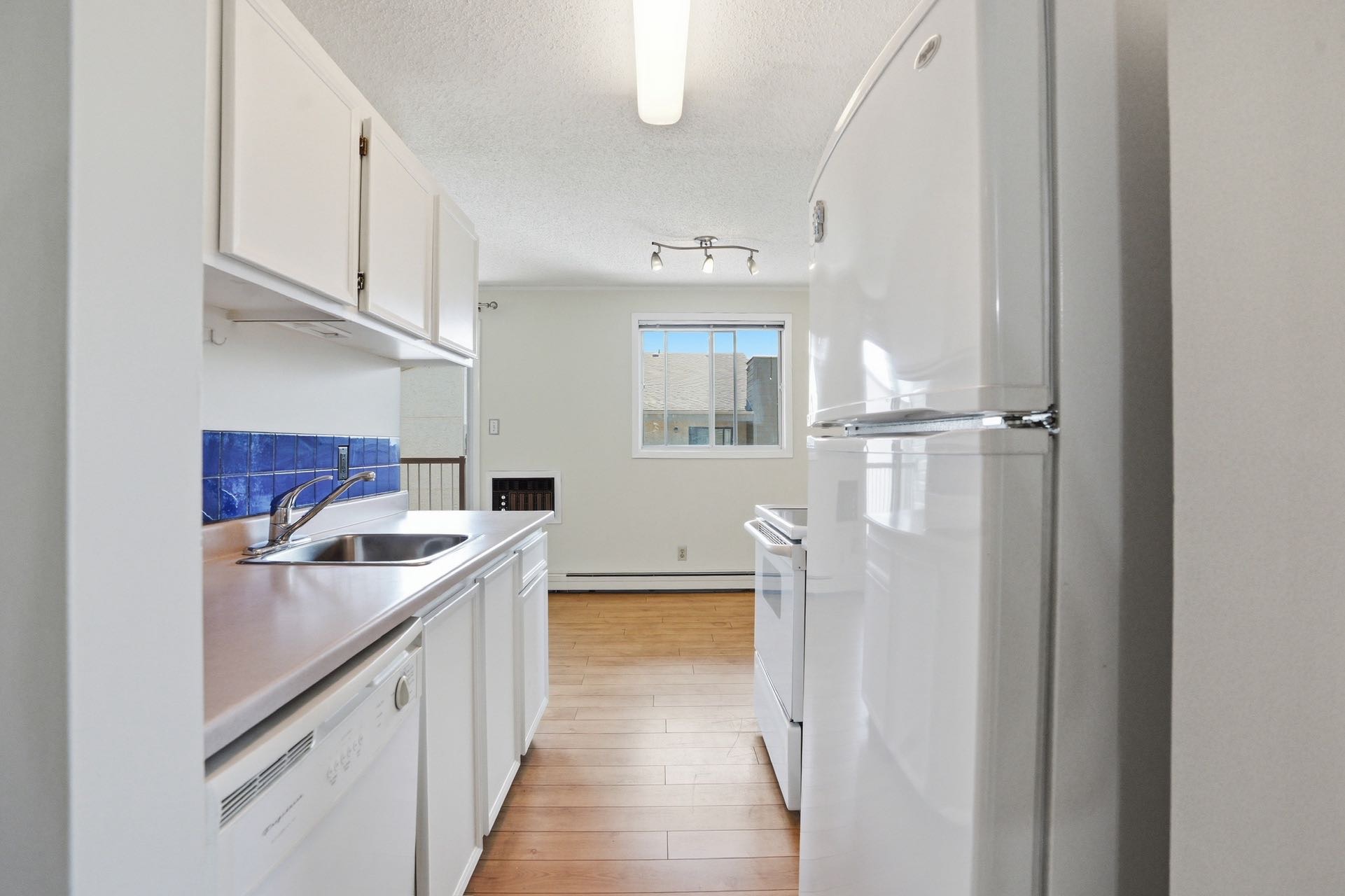 八街顶楼公寓出售——4040 8th St.E#316B——林 - 7
