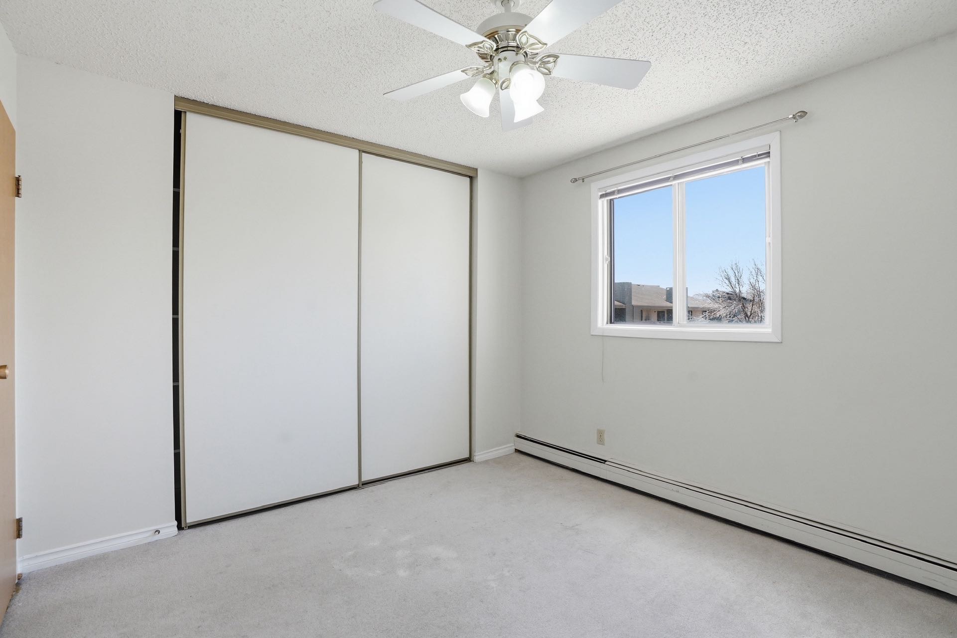八街顶楼公寓出售——4040 8th St.E#316B——林 - 9